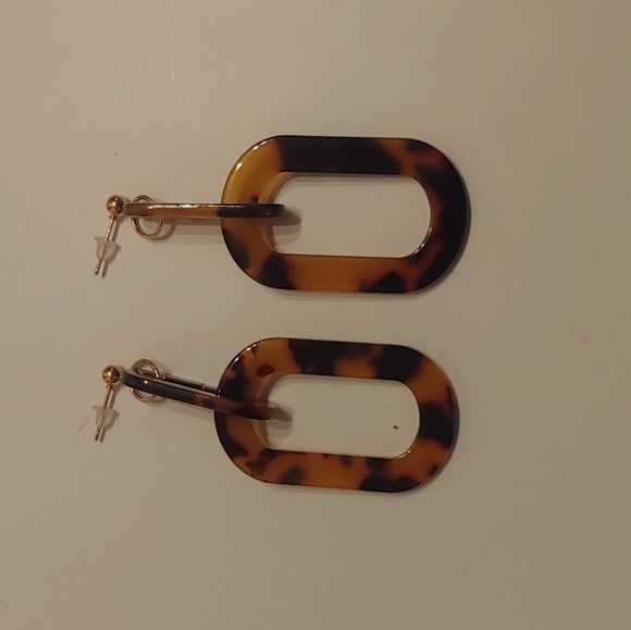 Tortoise Shell Earrings - Picture 2 of 3